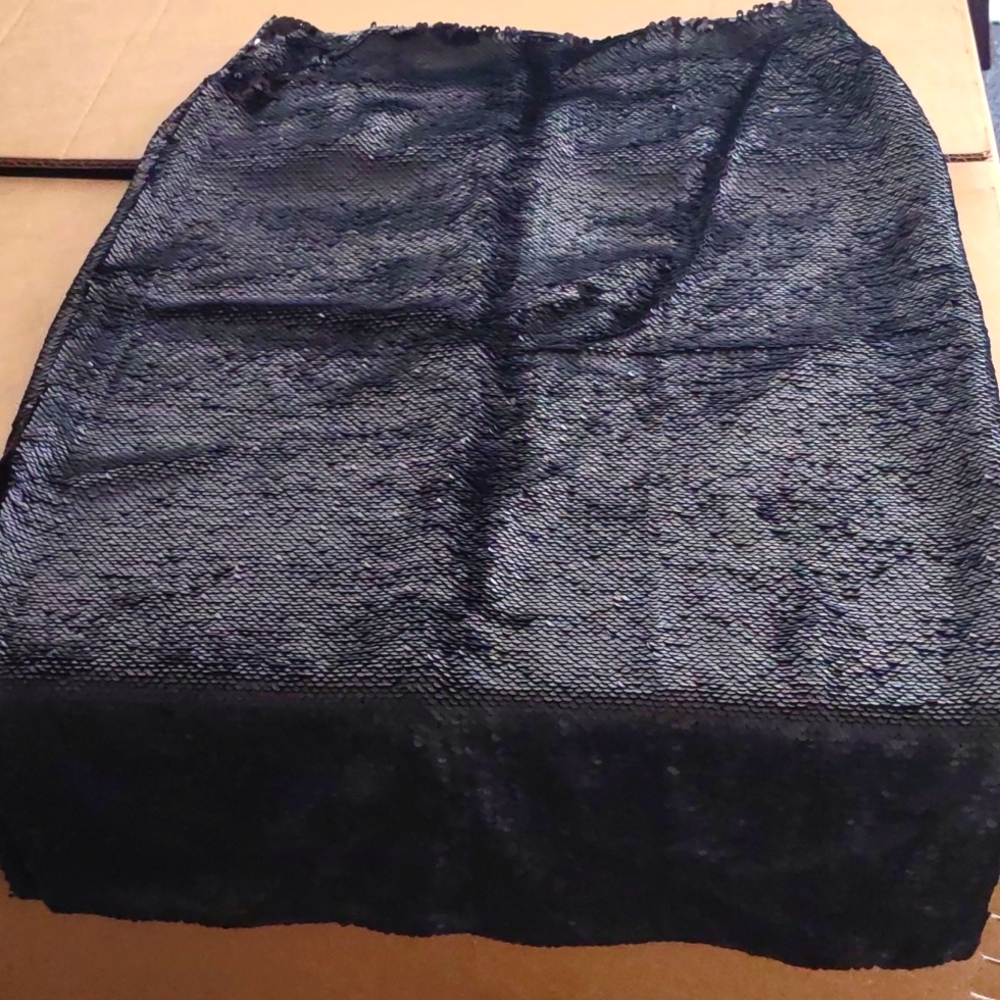 Nueva ,paper Crown skirt black size 4